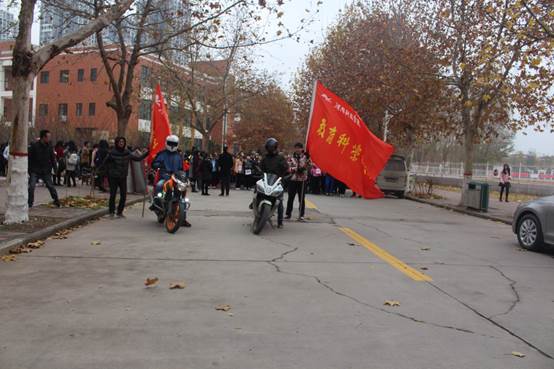 说明: C:\Users\Administrator\Desktop\越野赛\越野赛照片\003.JPG